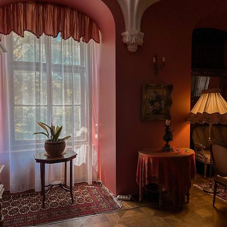 Edoles Pils Hotel Buitenkant foto