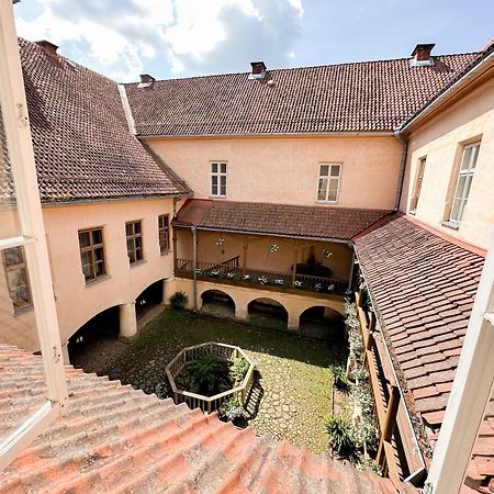 Edoles Pils Hotel Buitenkant foto