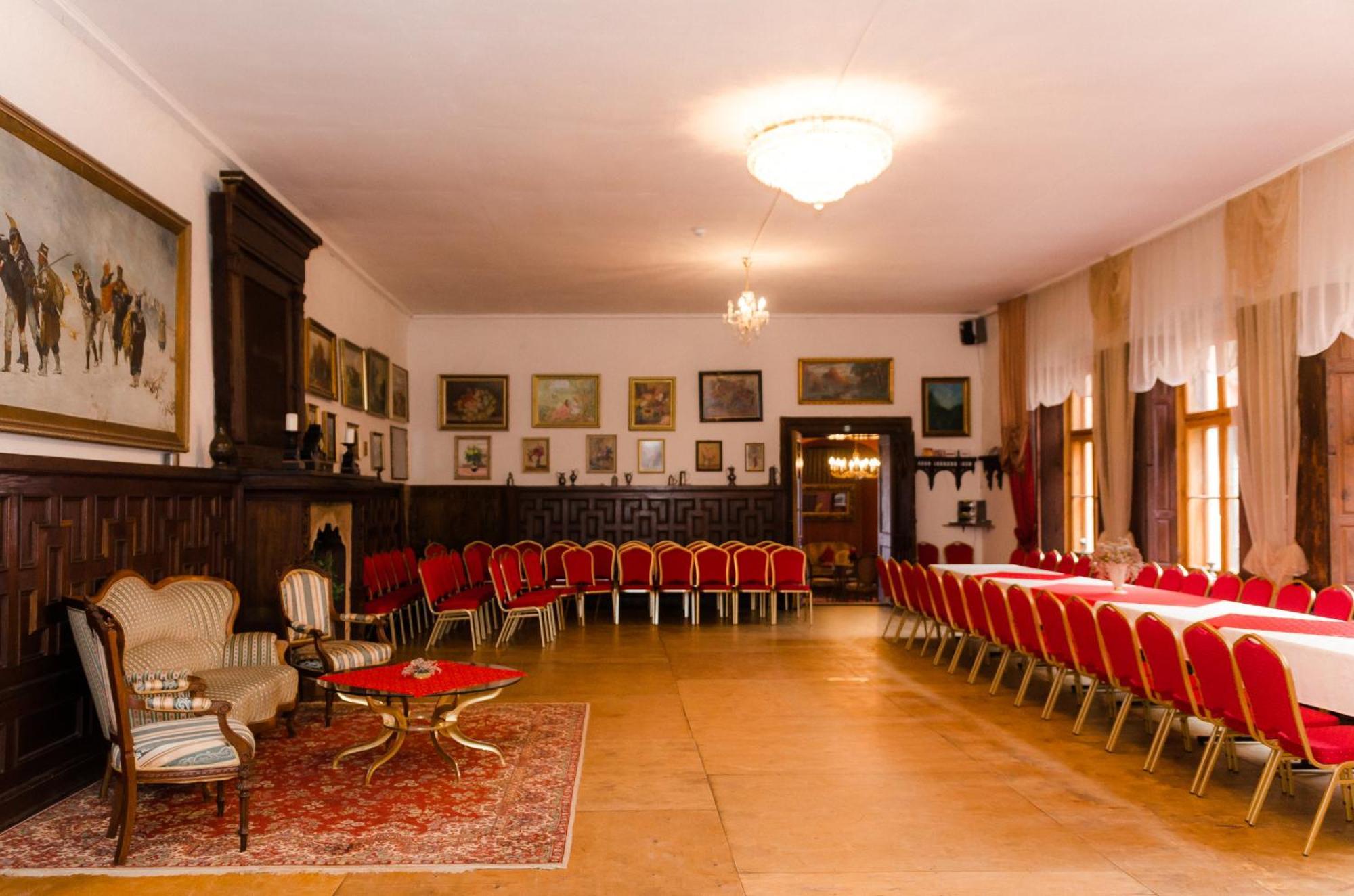 Edoles Pils Hotel Buitenkant foto