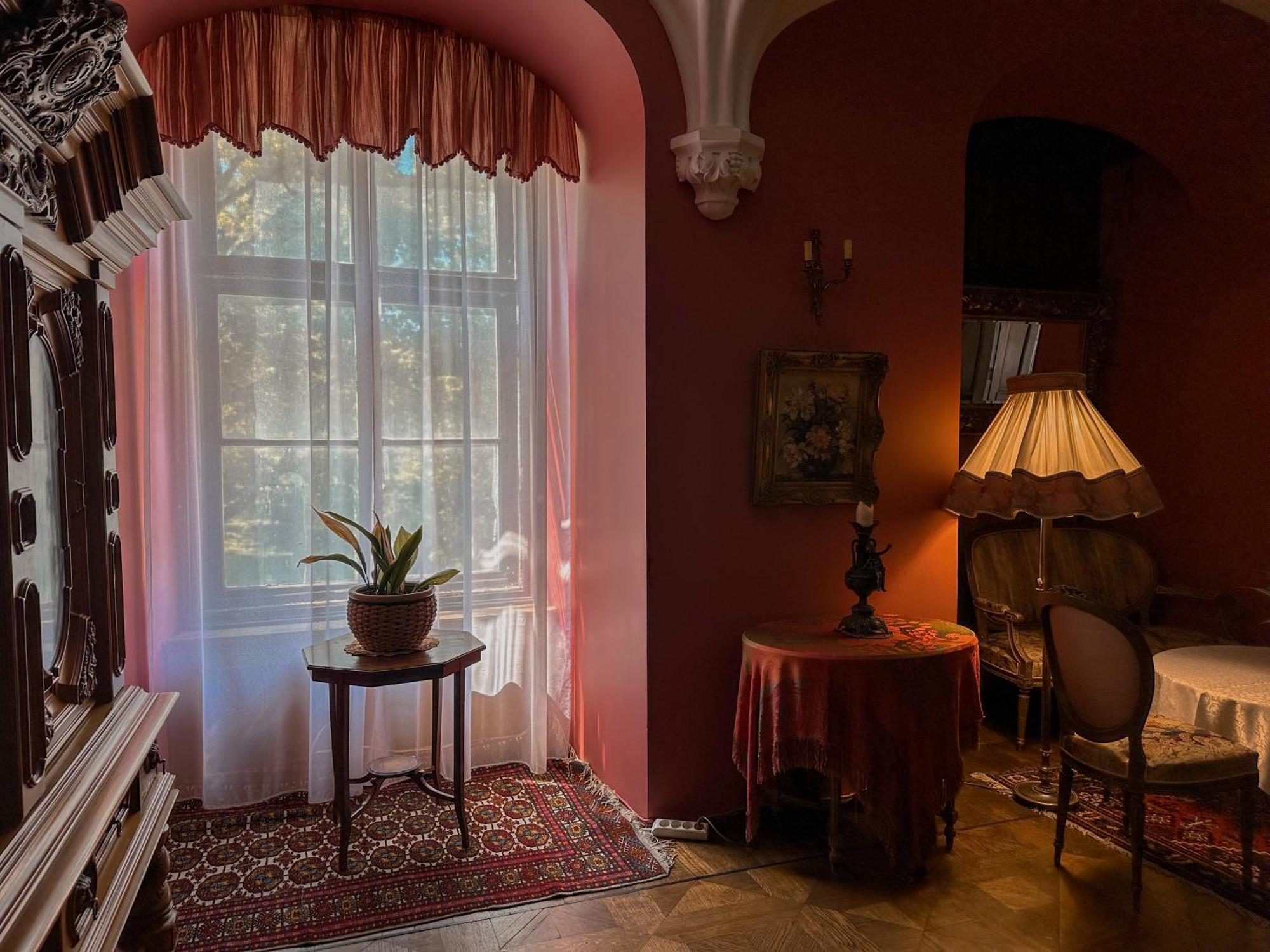 Edoles Pils Hotel Buitenkant foto