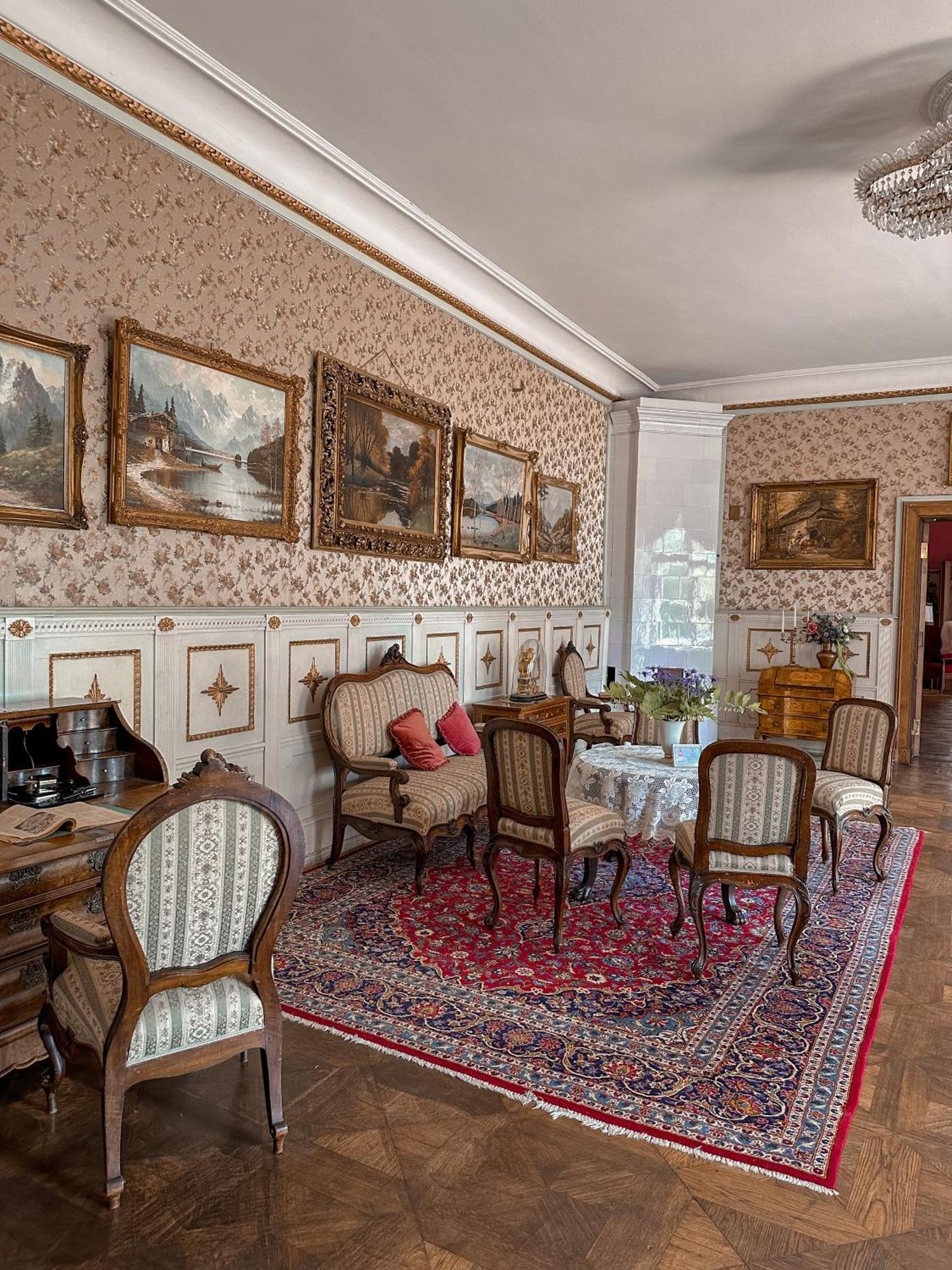 Edoles Pils Hotel Buitenkant foto