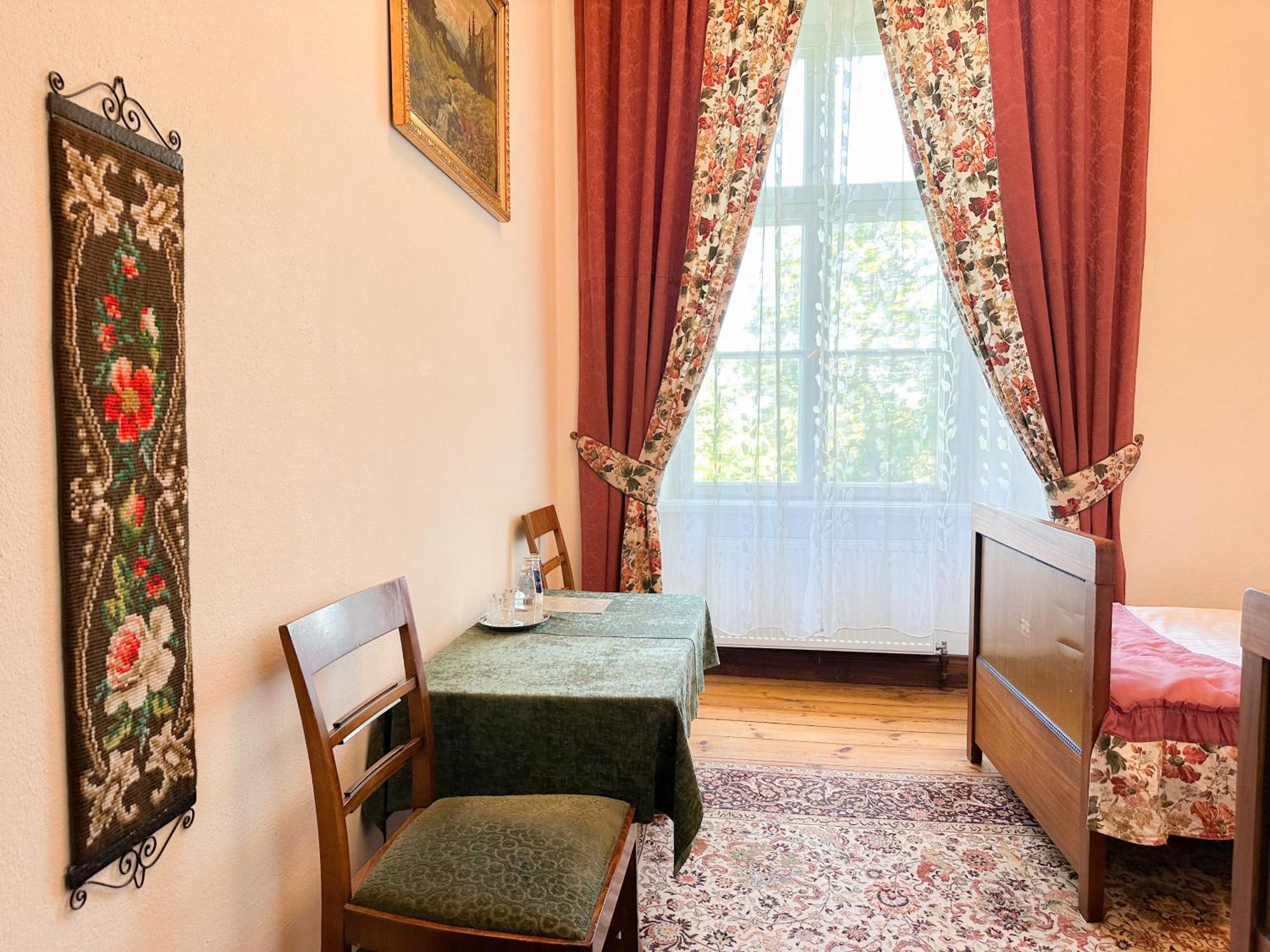 Edoles Pils Hotel Kamer foto
